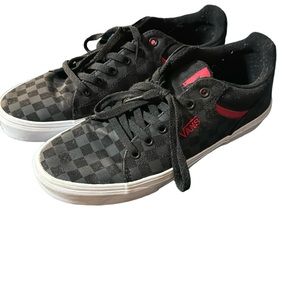 Men's Vans Black And Red Seldan Low Top Sneakers size 10.5